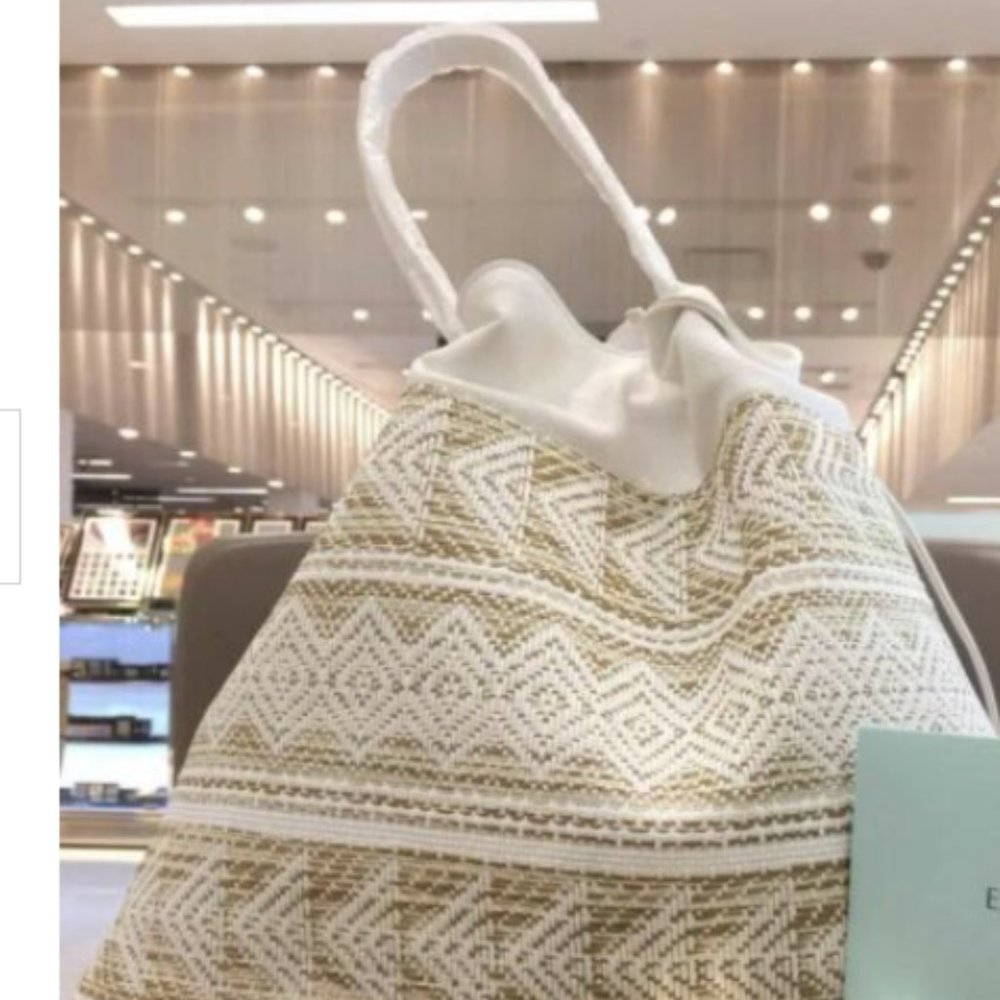 Estée lauder destinations woven tote bag